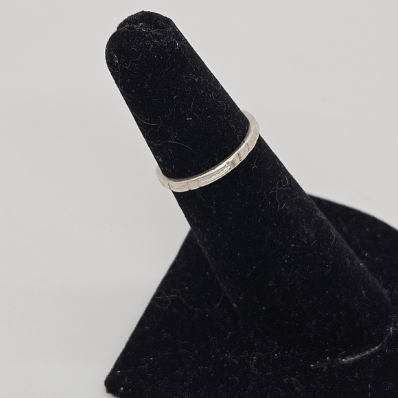 textured sterling silver stackable ring size 4.75 - Picture 2 of 5